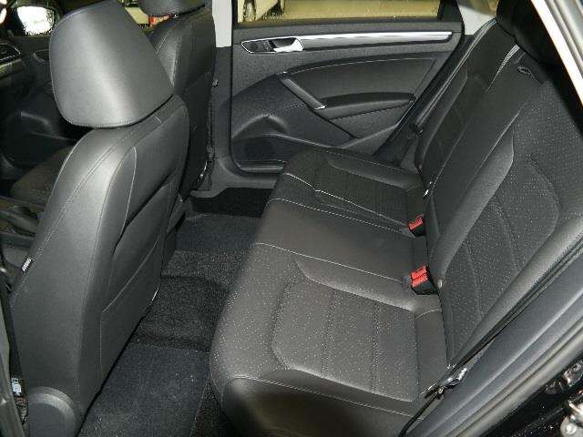 2017 Volkswagen Passat 1.8T R-Line 4dr Sedan